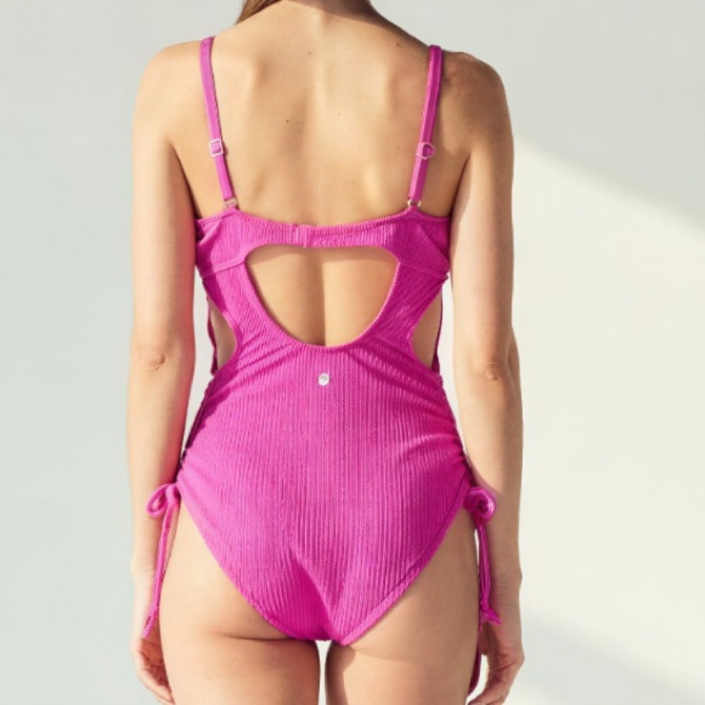 NWT Hurley Pink Women's One Piece Swimsuit Textured - Picture 2 of 8